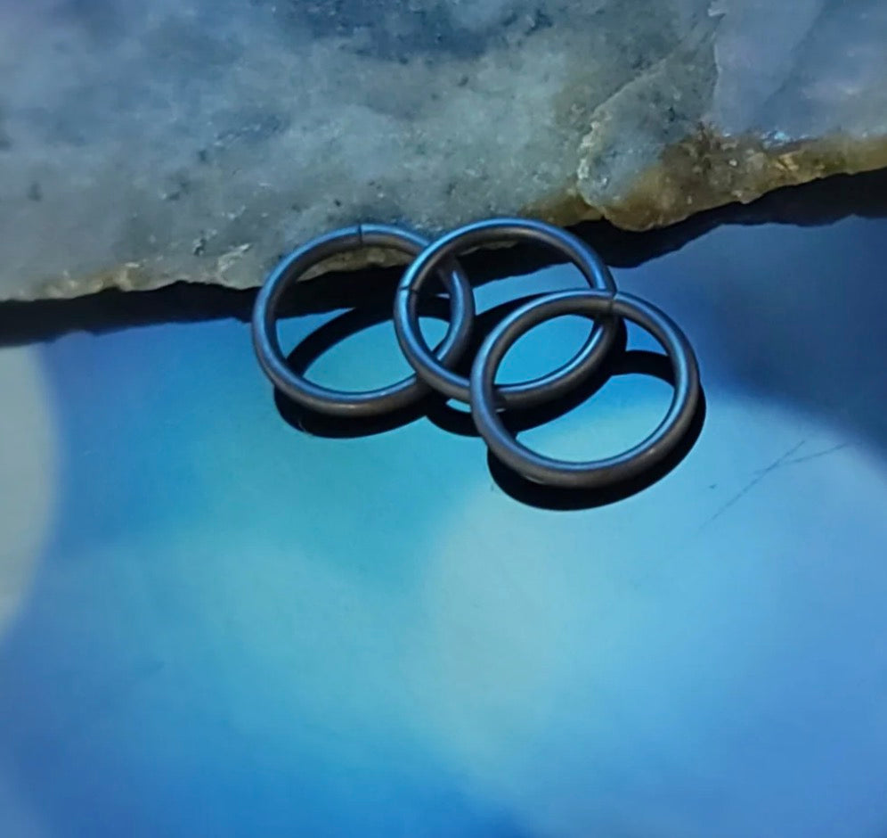 BLACK FOREST JEWELRY - MATTE BLACK SEAM RING - 18G - NIOBIUM
