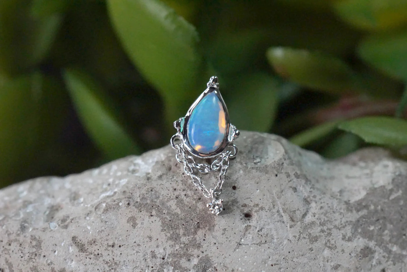 MODERN MOOD - MOONDANCE WITH OPAL AND DIAMOND - 14KT SOLID GOLD - THREADLESS END