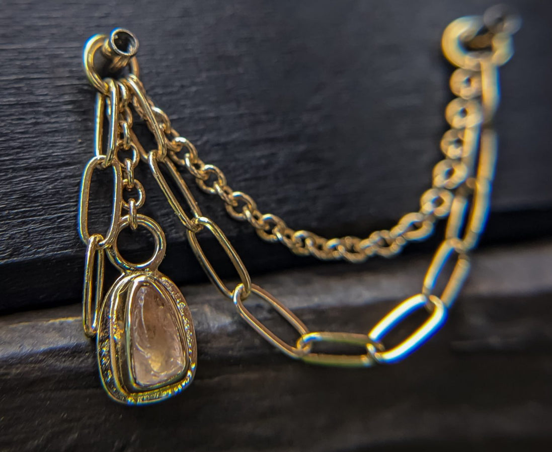 HIGH NOON HANDMADE - PAPERCLIP VINA CHAIN WITH ROUGH CHAMPAGNE IMPERIAL GARNET ACCENT CHARM - 14KT YELLOW GOLD